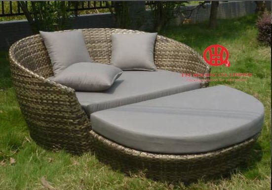 Buy Leisure outdoor furniture rattan chaise lounge at wholesale prices