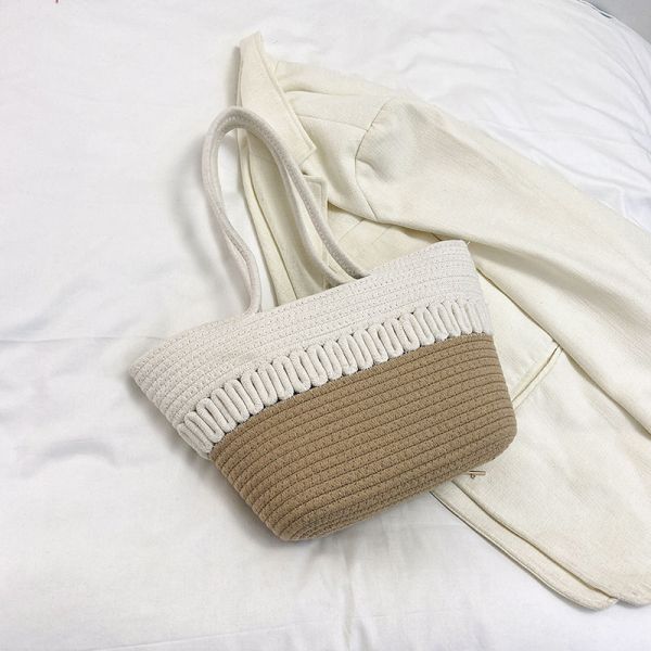 New Large Straw Raffia Handbag For Women 2 Colors Casual Beach Bag Handmade Crocheted Wicker With Open Closure Chain Decoration