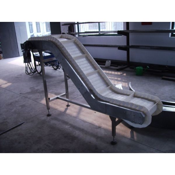 Hot Selling Plastic Mesh Belt Lifting Conveyor Food Transportation
