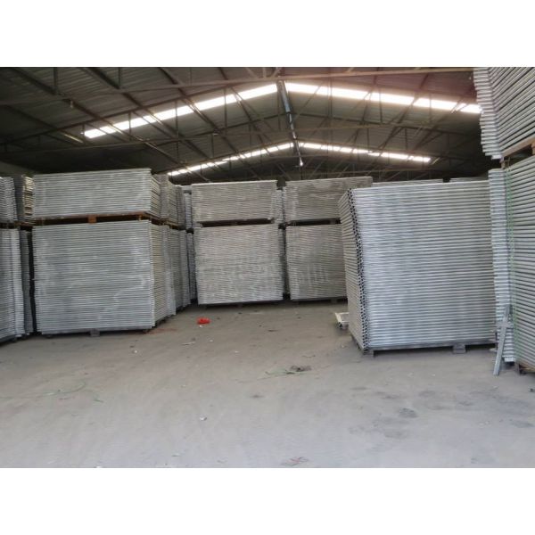 temporary fencing packing in metal pallet all brand new meet AS4687-2007 temp fence shop supplier