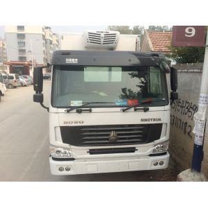 Refrigerated Delivery Truck 8cm Polyurethane Foam , Sinotruk Howo Truck