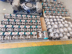Quarter-turn double acting pneumatic rotary actuator for valves