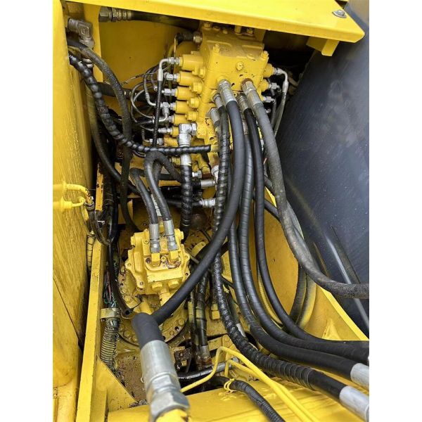 11000 KG Moving Type Crawler Chain Komatsu- Pc 110-7 Used Excavator In Good Condition