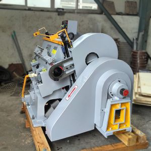 Flatbed Paper board Die Cutting Creasing Machine Manual Feeding Four Security