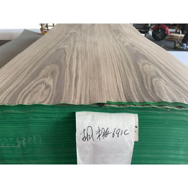 Wholesale 640mm*2500mm engineered veneer walnut for furniture/hotel/decoration