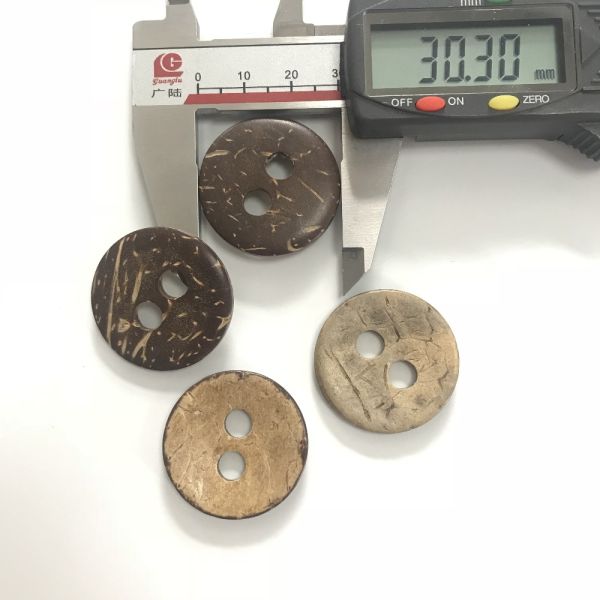 Wholesale nature button high-end 2/4hole coconut shell buckle button.