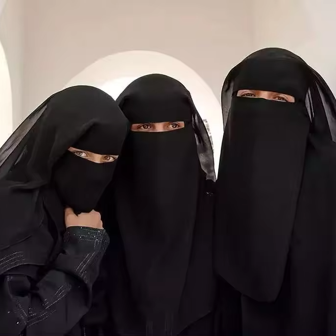 Medium Weight Popline Men's Muslim Saudi Style Robe 65/35 Polycotton/Cotton Fabric