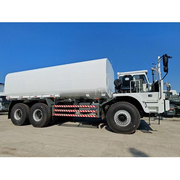 New Sinotruk Huanghe Mining Sprinkler Truck 380hp 6x4 Drive Wheel Water Tank Truck