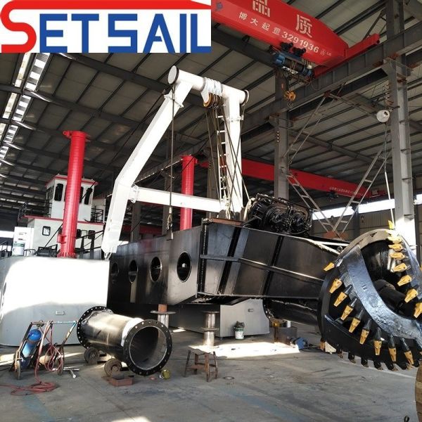 Total Length 39m Customized Cutter Suction Dreger with Hydraulic Winch and