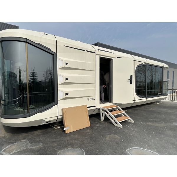Outdoor Prefab Space Capsule House Hotel Option with Customized Color
