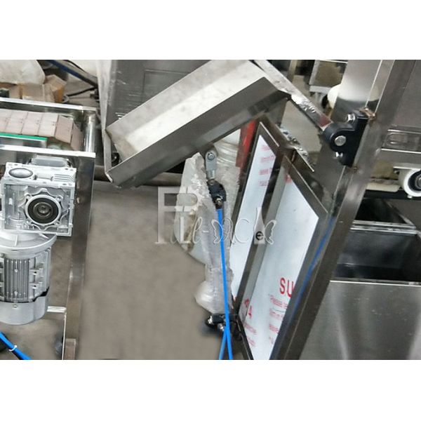 Auto Lifting Feeding SUS 304 120 BPH Gallon Filling Line