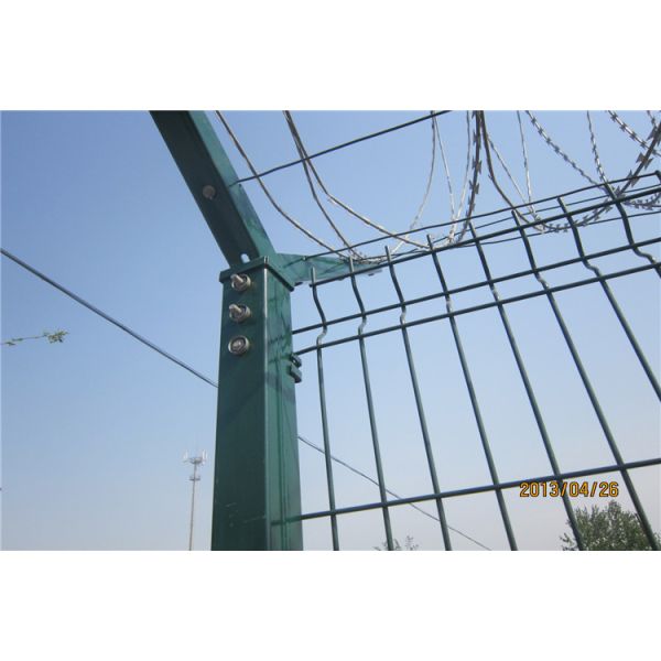 1.8 m Hot Dipped Galvanized Welded Wire Mesh Fence Panel PVC Coated Green Fence Panels Top With Barbed Wire