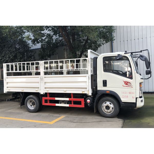 Sinotruk HOWO 4x2 4T 5T Cylinder Delivery Truck