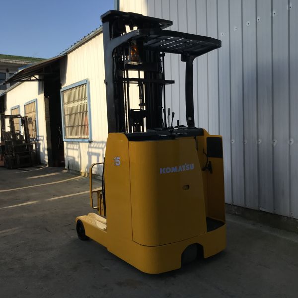 Japan Made Komatsu 1.5ton Electric Reach Truck Used Stand-On Three-Stage Mast Battery-Powered 1.5ton 6m Electric Forklift