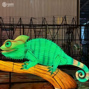 Zigong Lantern Factory's Waterproof Chameleon-Shaped Lanterns | Ideal for