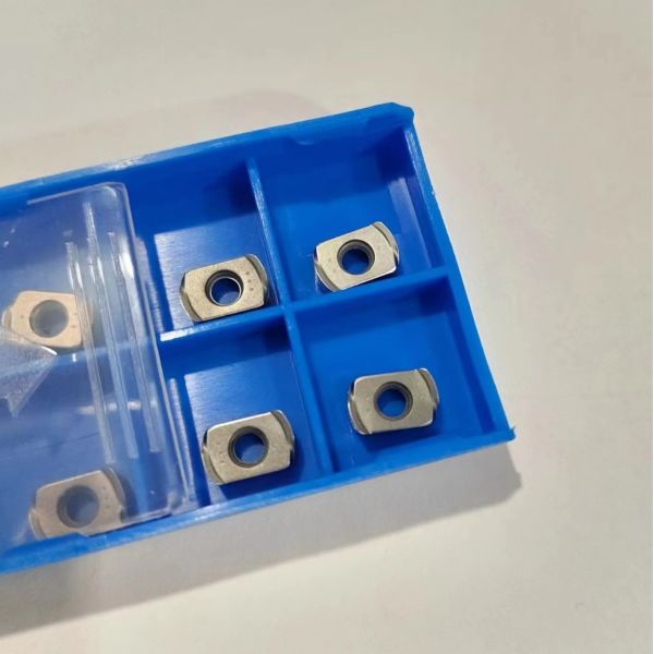 K40 Garde PVD/CVD Coated Alternative To Vertical Carbide Milling Inserts For Steel Processing