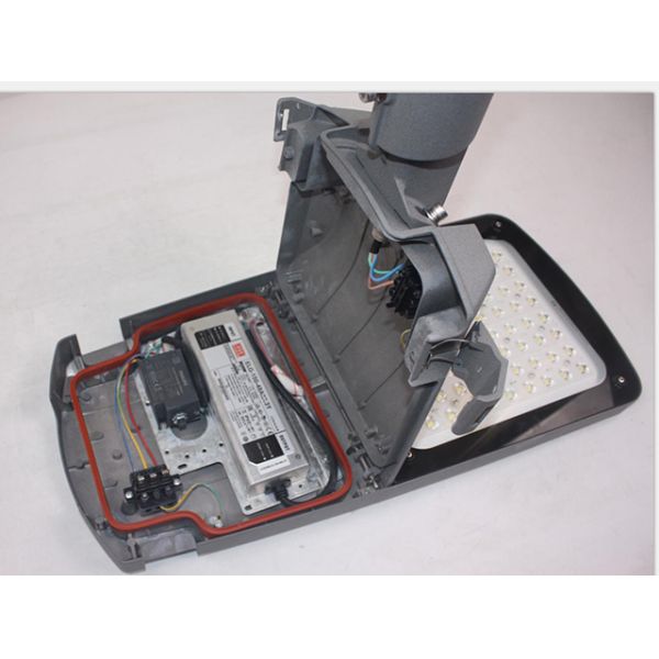 Die Casting Aluminum Housing LED Street Light Fixtures High Power AC90 - 305V Input Voltage