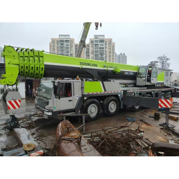Buy ZOOMLION QAY180V633 Mobile Crane Truck Mounted With Mercedes Benz Engine at wholesale prices