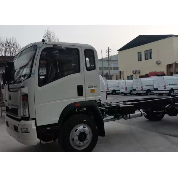 Buy 4x2 SINOTRUK HOWO Refrigerated Truck 140HP RHD 95km/H at wholesale prices