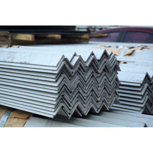 Hot Rolled Unpolished AISI ASTM A36 Angle A100 Wear Resistance 304 Metal Right Angle Trim For Construction 50x50x6mm