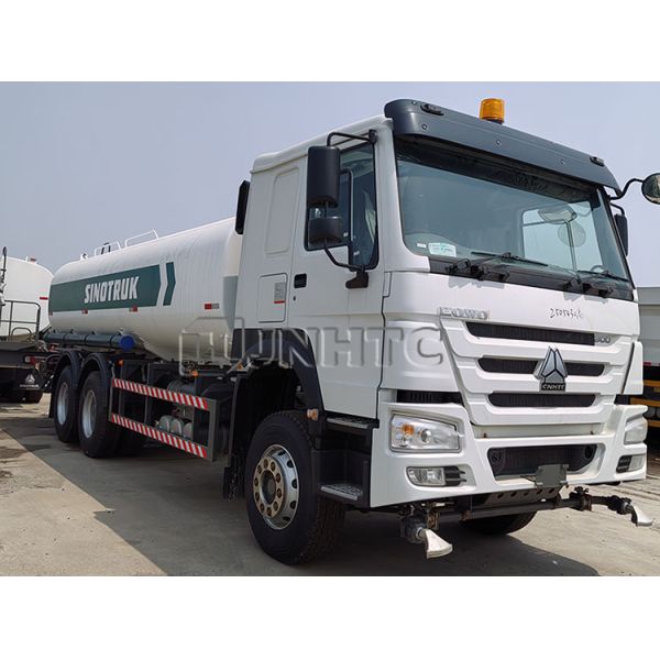 HOWO 6X4 300HP 10000L Watering Truck For Landscaping Road Moisture Retention