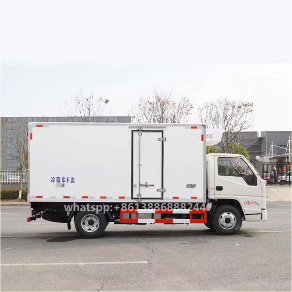 Best selling JMC 4*2 Single Row Van Refrigerator Truck Wagon