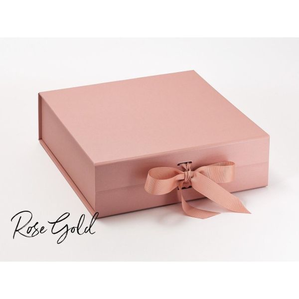 Custom Logo Printed White Magnetic Foldable Groomsmen Bridal Bridesmaid Proposal Gift Packaging Box With Ribbon