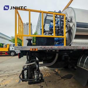 HOWO Asphalt Spraying Equipment Trucks 4X2 160HP Intelligent Bitumen Spreader