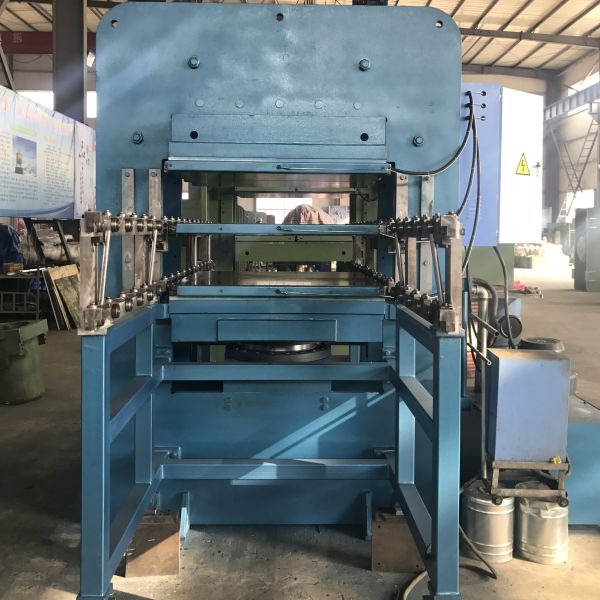 20 Years Rubber Tiles Press Machine with Plate Clearance of 100mm and 380V Voltage
