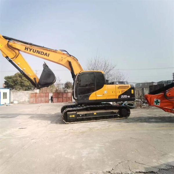 22000 KG Cummins Engine Used Hyundai R220 R220-9S Excavator in Shanghai Made in Korea