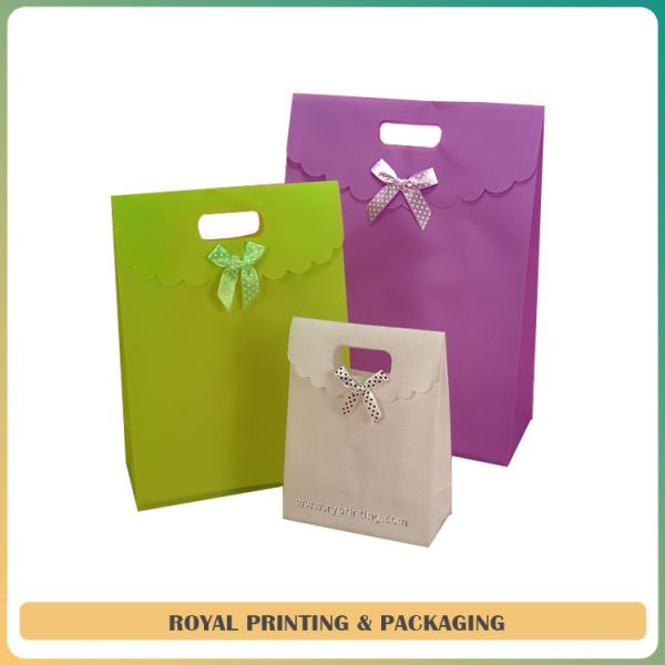 Buy shoes/apparel/cosmetic/jewelry paper bag customize made at wholesale prices