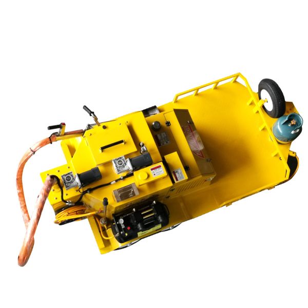 Buy Diesel Burner Hot Crack Filler Machine , 120L Seal Coat Trailer at wholesale prices