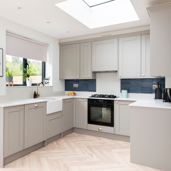 Buy Wooden Modular Shaker Style Kitchen Cabinet Custom Moisture Proof at wholesale prices