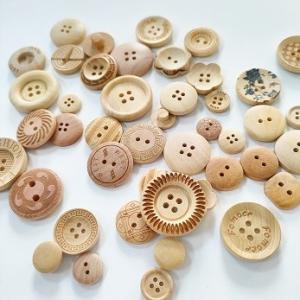 Clothing Accessories 2 Holes 4 Holes Round Laser Engraving Letter Hearts Love