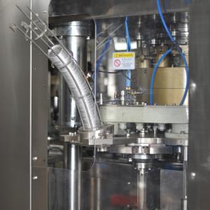 Soft Drink Pop Automatic Can Sealer Carbonated Can Filling Machine