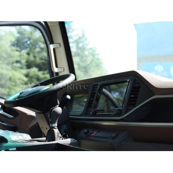 Shacman E9 Light Refrigerator Freezer Vaccine Truck 4X2 3-5 Tons 6 Wheels For Sale