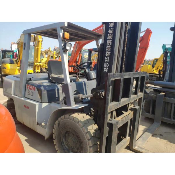 Used Komatsu Forklift for Advertising Company Diesel Engine Customizable Fork Length and Hot Product 2019
