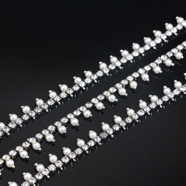 Buy Electroplated Silver Pearl And Rhinestone Necklace 0.9cm Width at wholesale prices