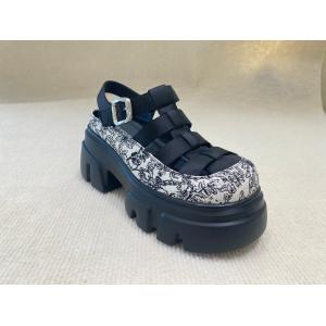 China Embroidered Women'S Platform Elevating Shoes on sale