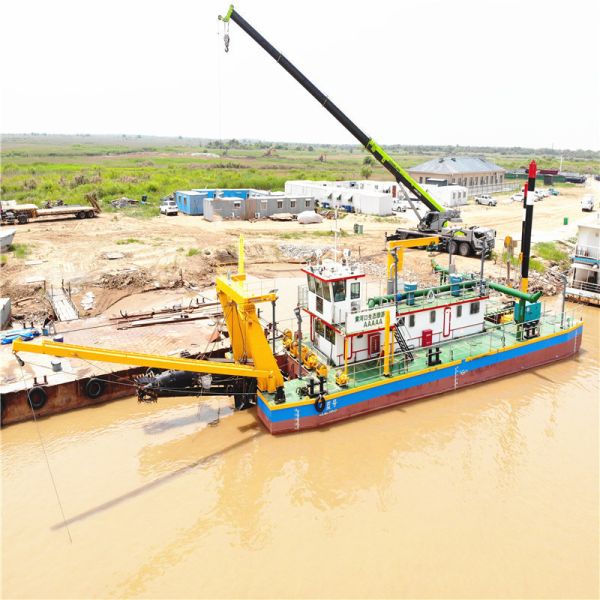 Shijiazhuang Suction Pump 20m Dredging Depth 26 Inch Cutter Suction Dredger for