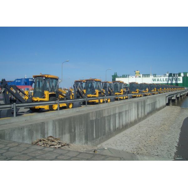 Cummins Diesel Engine Big Compact Tractor with Backhoe 82KW Power Low Maintenance