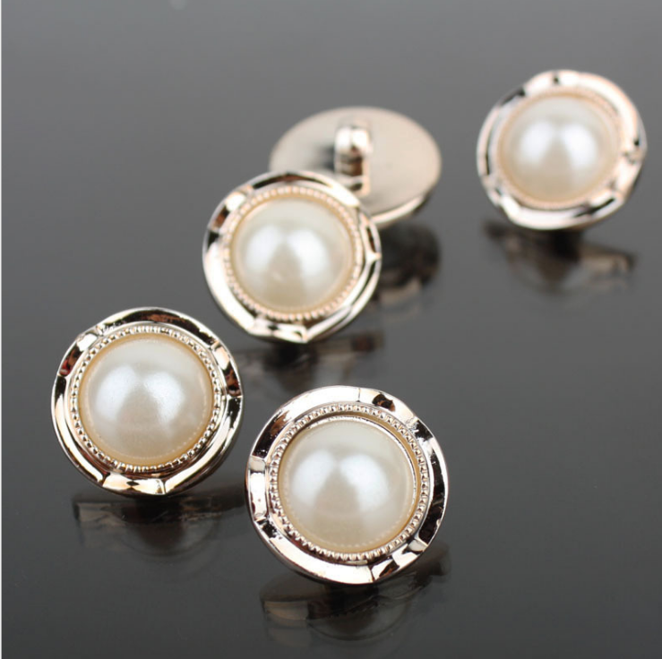 2021 high quality pearl plastic button with shank
